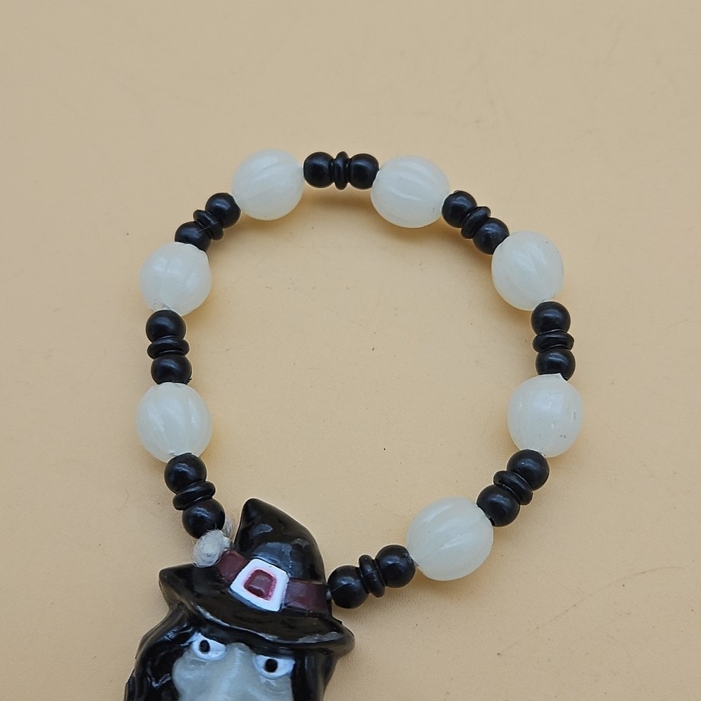 Vintage Halloween Stretch Bracelet Beaded Witch Charm VTG - Picture 3 of 4